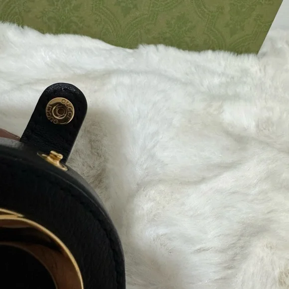 Gucci Black Coin purse with Gold Logo - Picture 9 of 9